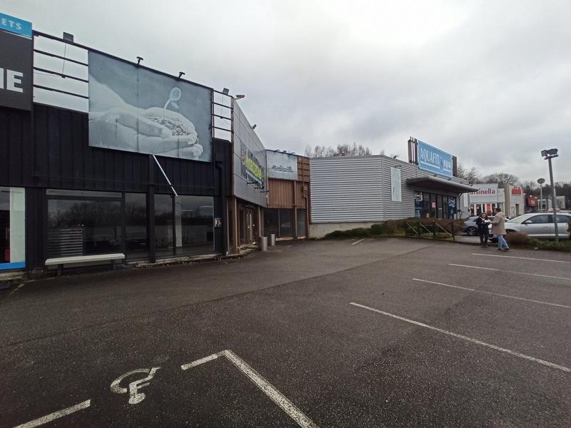 Local commercial - 325 m²