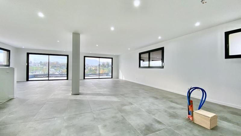 Maison - 240 m² - 6 pièces