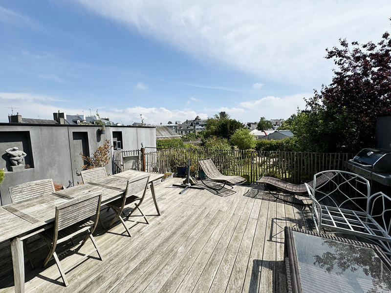 Maison - 305 m² - 13 pièces