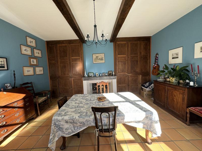 Maison - 630 m² - 9 pièces