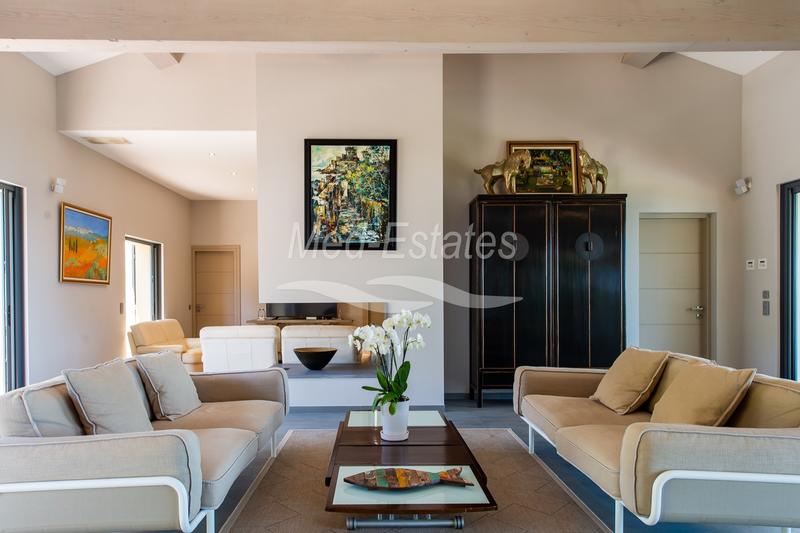 Maison - 277 m² - 7 pièces