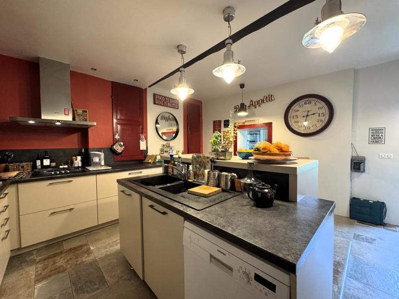 Maison - 410 m² - 16 pièces