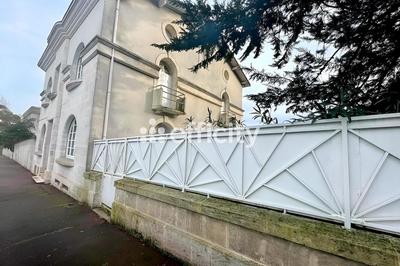 Maison - 265 m² - 8 pièces