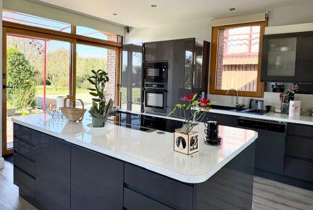 Maison - 260 m² - 9 pièces