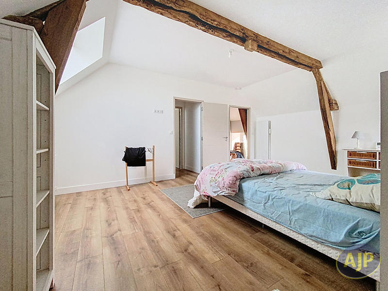 Maison - 215 m² - 8 pièces