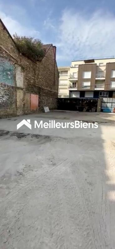 Services - 1 007 m² - 1 pièce