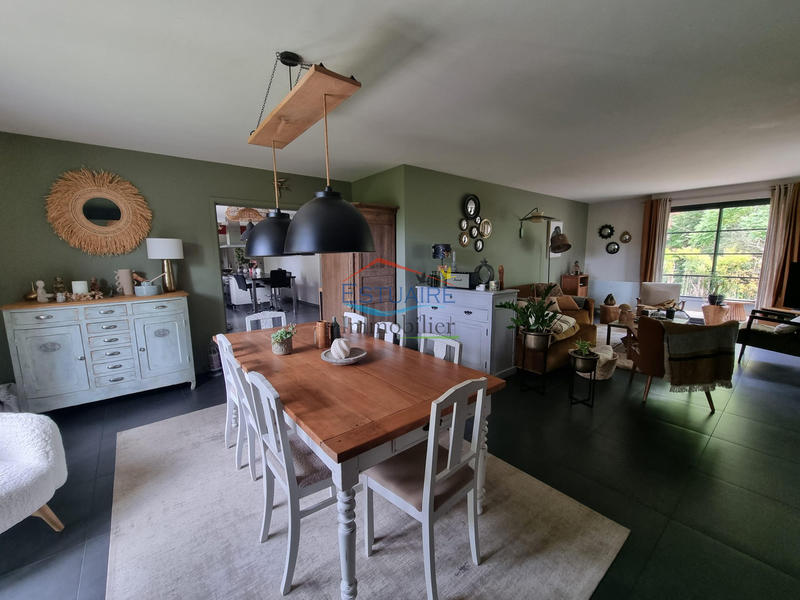 Maison traditionnelle - 190 m² - 8 pièces