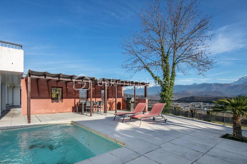 Maison - 200 m² - 6 pièces