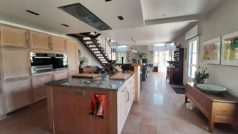 Maison - 480 m² - 12 pièces