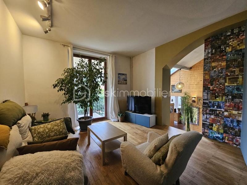 Maison - 180 m² - 8 pièces