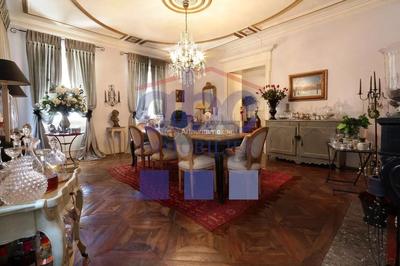 Maison - 600 m² - 15 pièces