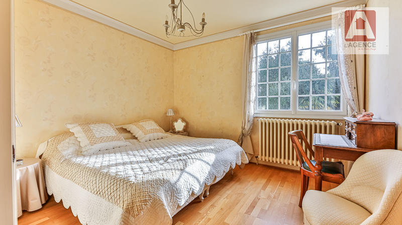 Maison - 213 m² - 7 pièces