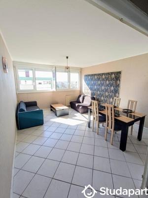 Chambre - 11 m² - 1 pièce