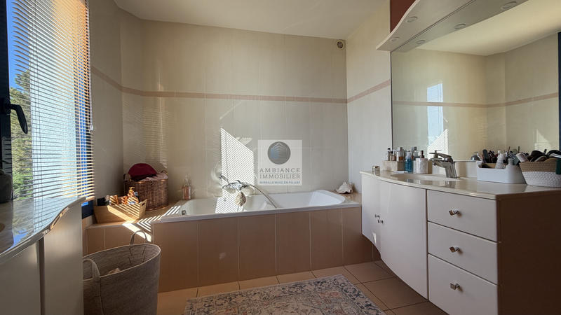 Maison - 258 m² - 7 pièces