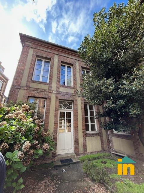 Demeure - 301 m² - 11 pièces