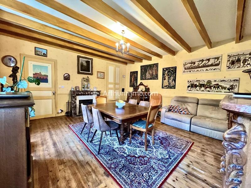 Maison - 220 m² - 8 pièces