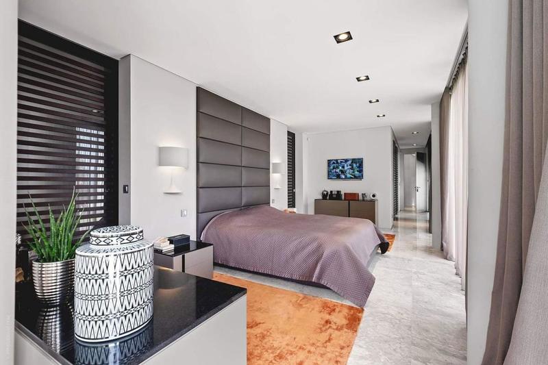 Villa - 300 m² - 6 pièces