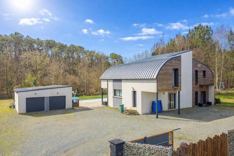 Maison - 206 m² - 7 pièces