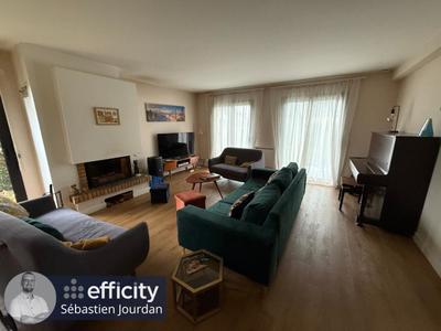 Pavillon - 160 m² - 7 pièces