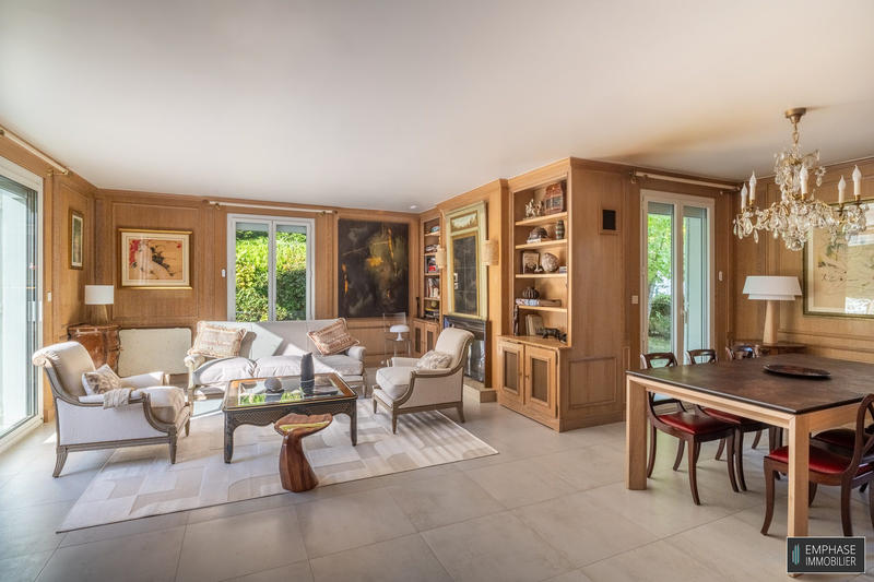 Maison contemporaine - 247 m² - 9 pièces