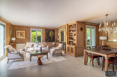 Maison contemporaine - 247 m² - 9 pièces