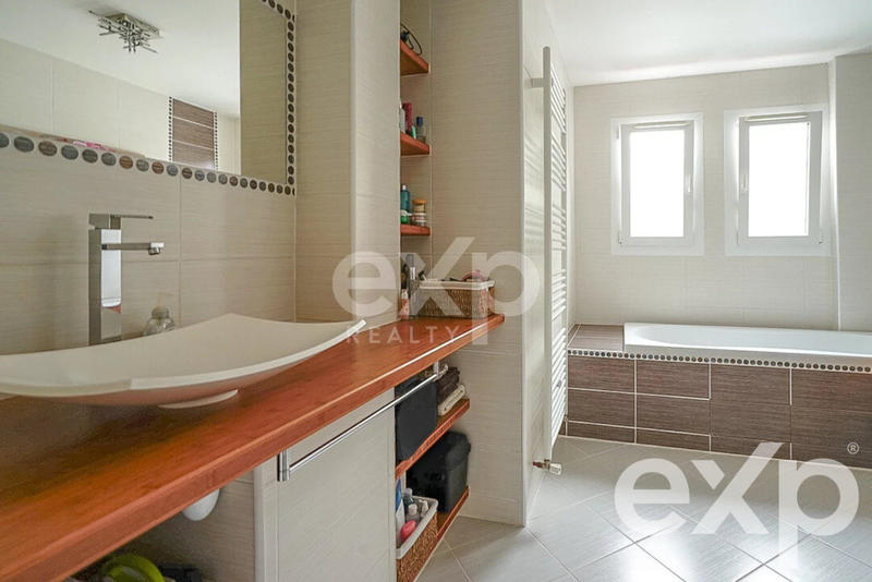 Maison - 161 m² - 7 pièces