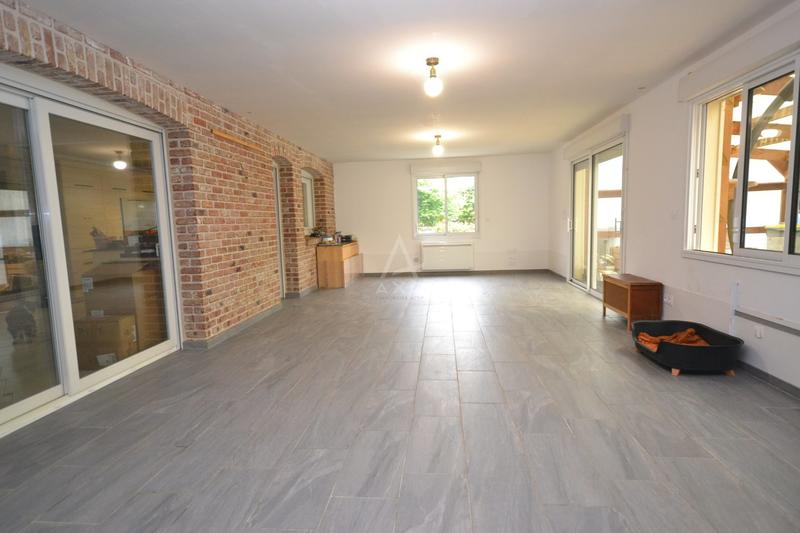 Maison - 235 m² - 10 pièces