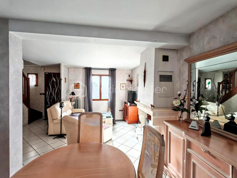 Maison - 90 m² - 5 pièces