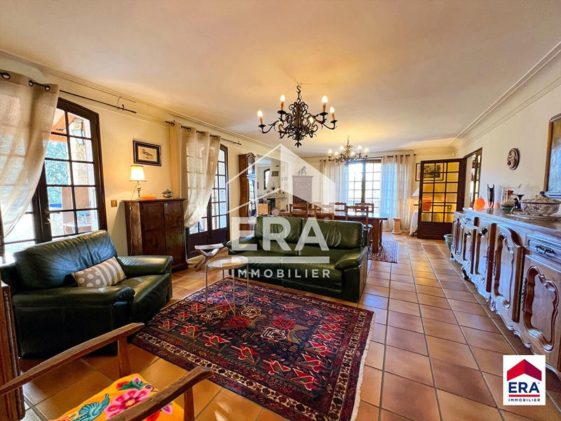 Maison - 222 m² - 6 pièces