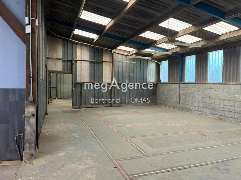 Local commercial - 3 252 m² - 6 pièces