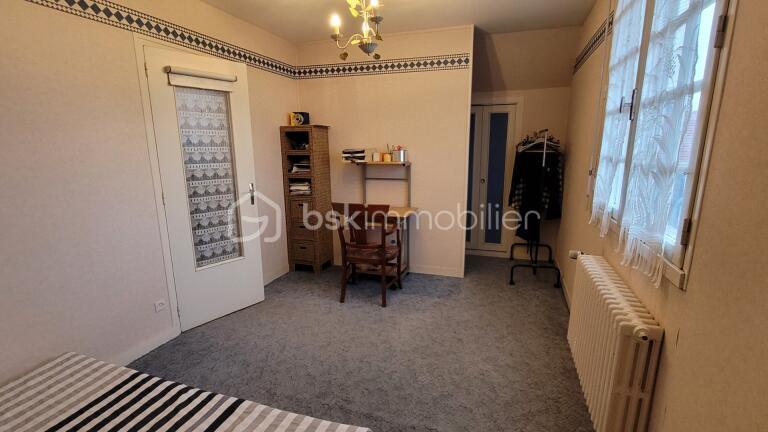 Maison - 200 m² - 9 pièces