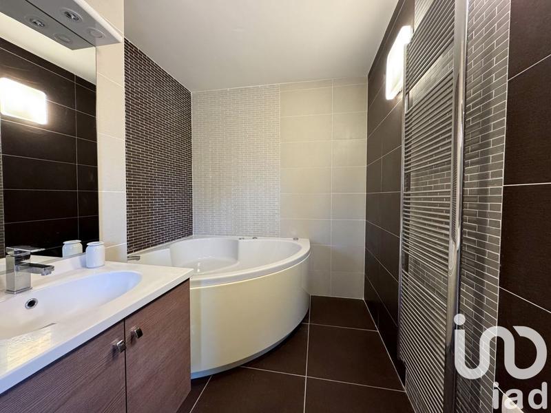 Appartement - 99 m² - 4 pièces