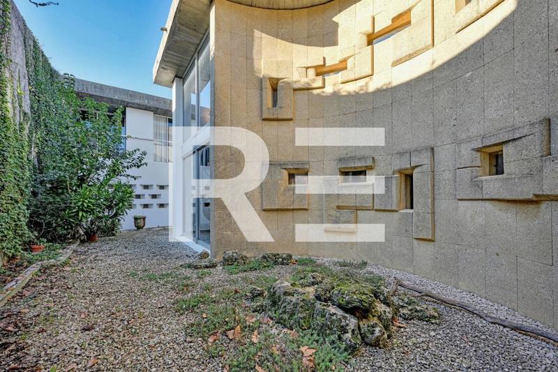 Maison - 250 m² - 9 pièces