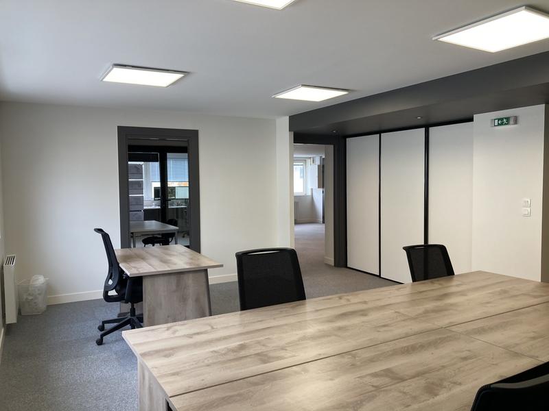 Bureau - 109 m² - 6 pièces