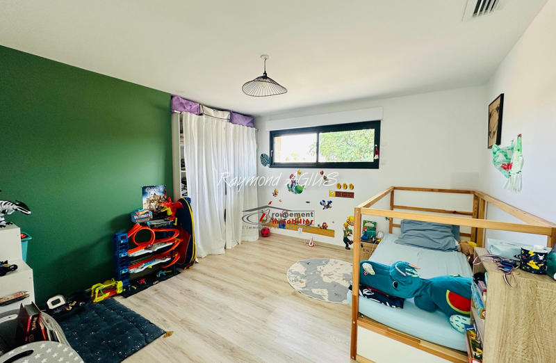 Maison - 330 m² - 14 pièces