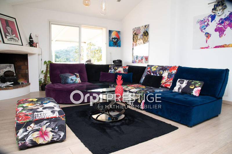 Villa - 201 m² - 9 pièces