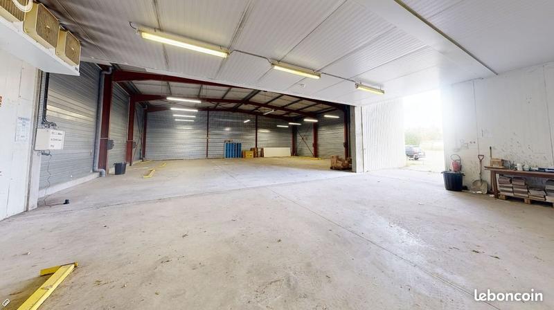 Local commercial - 819 m²