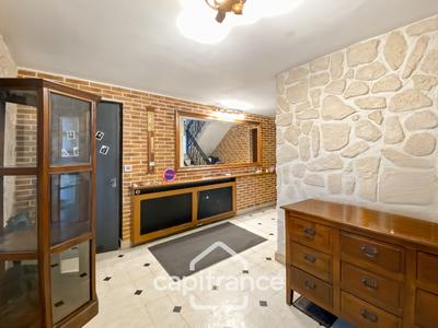 Maison - 223 m² - 8 pièces