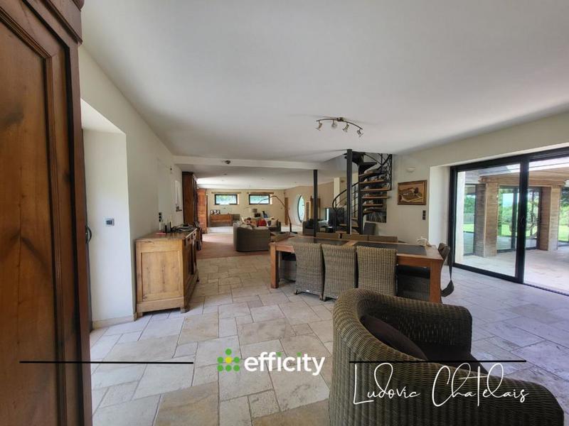 Maison - 395 m² - 7 pièces