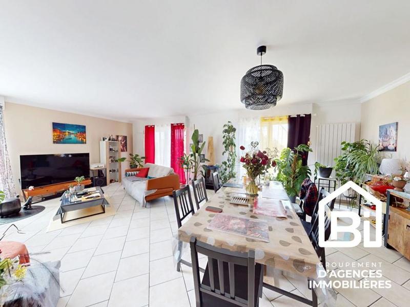 Maison - 97 m² - 5 pièces