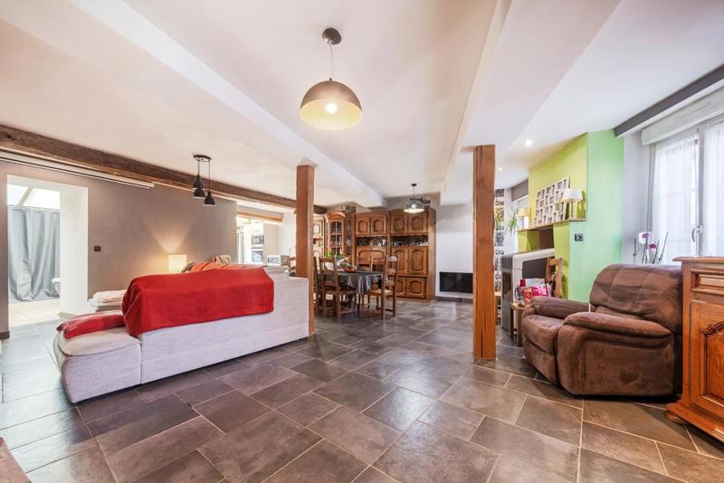 Maison - 240 m² - 10 pièces