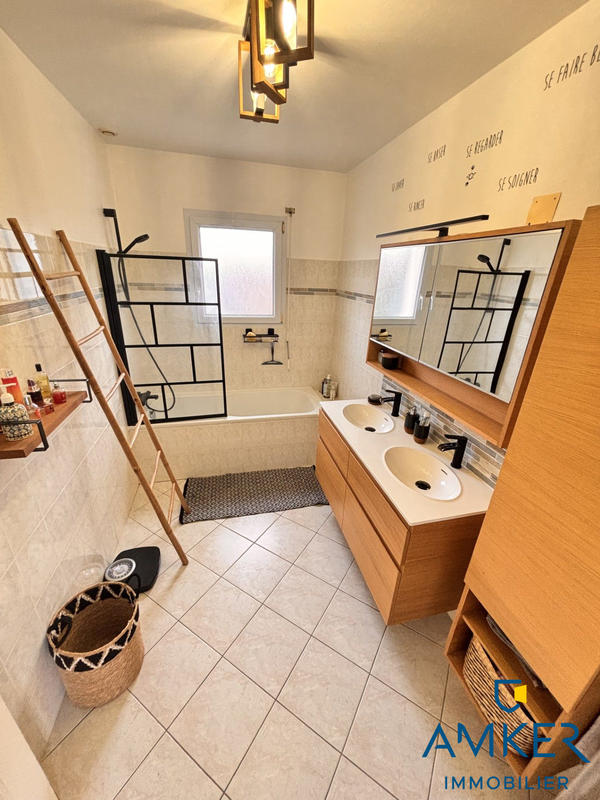 Maison - 181 m² - 7 pièces