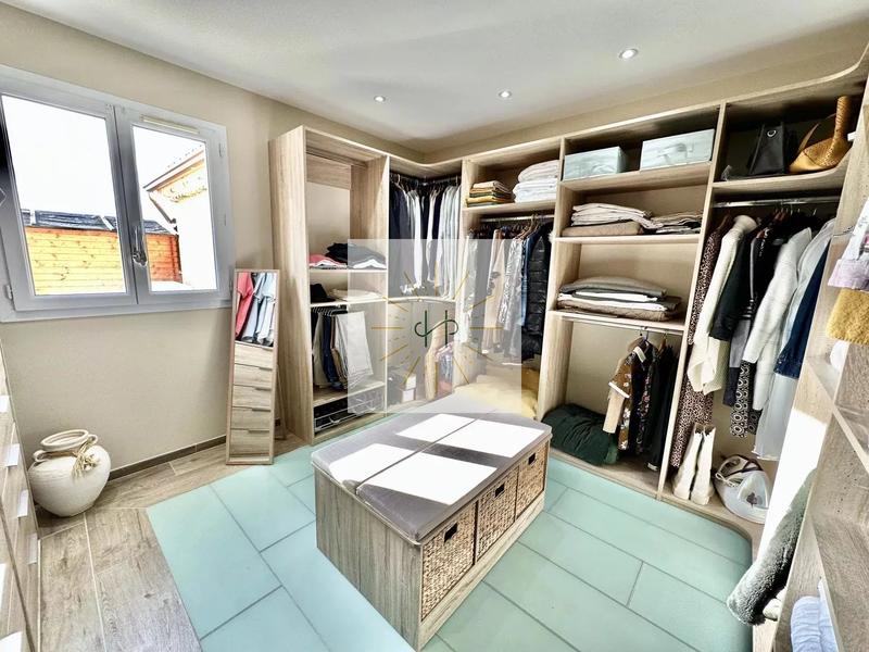 Maison - 188 m² - 9 pièces