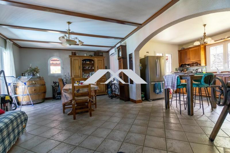 Villa - 264 m² - 9 pièces