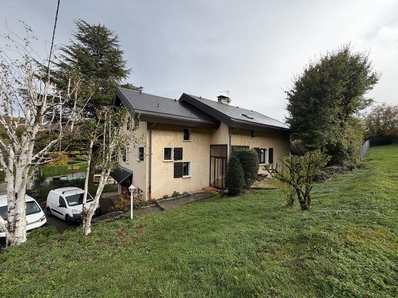 Propriété - 207 m² - 6 pièces