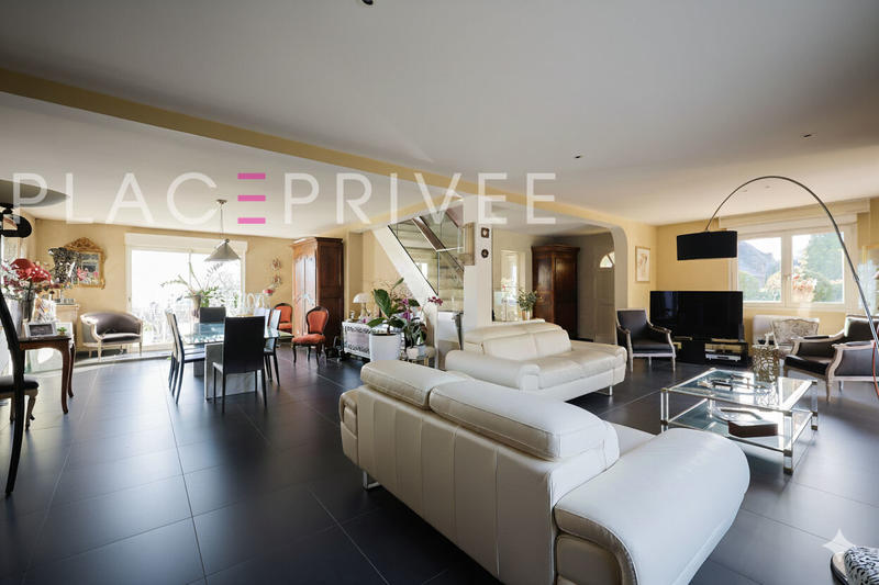 Maison - 295 m² - 7 pièces