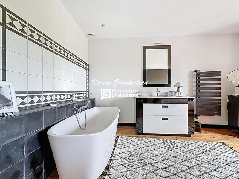 Maison - 321 m² - 8 pièces