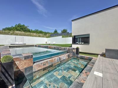 Maison - 231 m² - 6 pièces