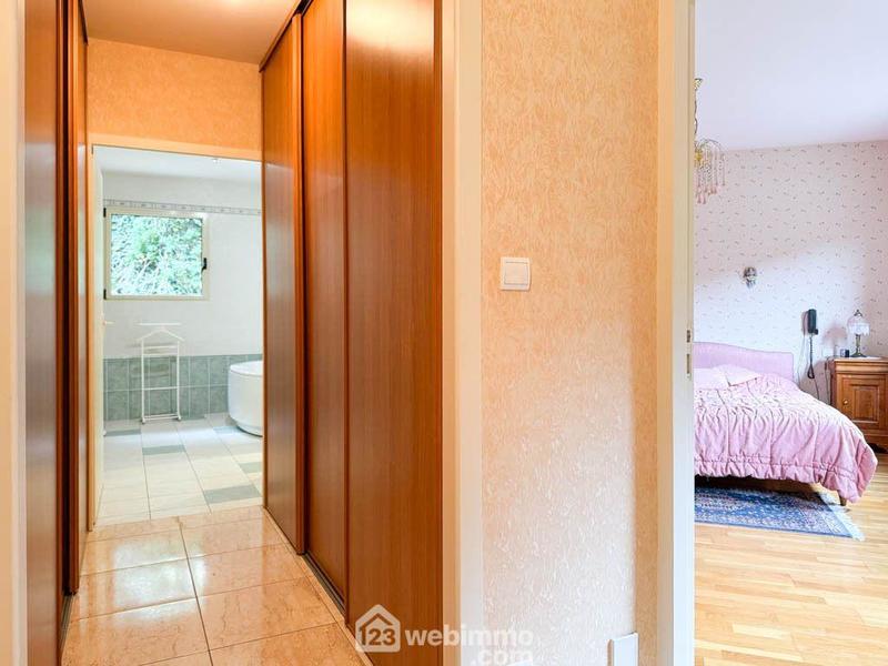 Maison - 235 m² - 8 pièces