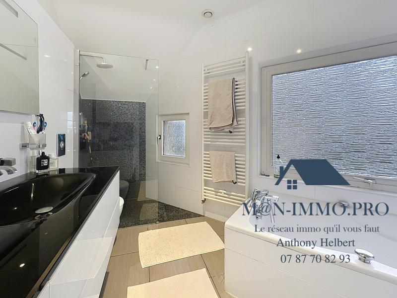 Maison contemporaine - 207 m² - 7 pièces